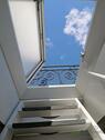 Dachluke mit Blick zum Himmel - 3 Zimmer Etagenwohnung in Dresden
