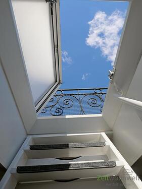 Dachluke mit Blick zum Himmel - 3 Zimmer Etagenwohnung in Dresden