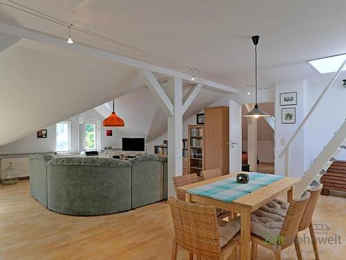 Blick in den riesigen Wohnbereich - 