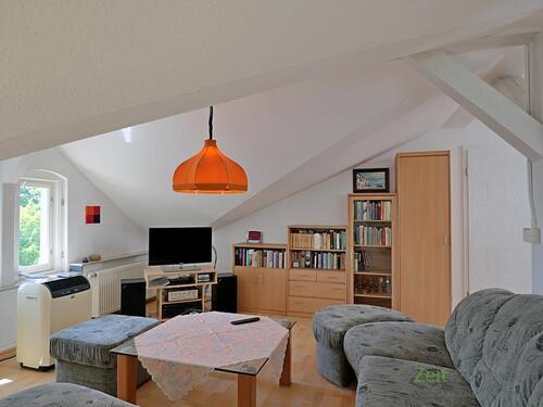 Wohnbereich mit Klima und TV - Etagenwohnung mit 69,00 m&sup2; in Dresden zur Miete