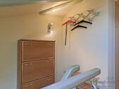 Treppenaufgang mit Garderobe - 