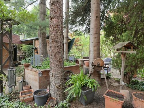 Sitzecke hinter dem Gartenbereich - 