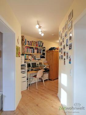 kleiner Schreibtisch im Flur - 