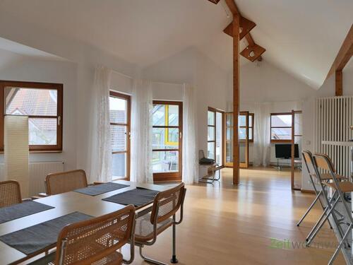 Blick in den Wohnraum - (EF1327_M) Fulda: Großenlüder, großzügiges möbliertes XL-Apartment mit Balkon, Wintergarten, Carport und Service