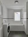 Wanne und Waschmaschine - 