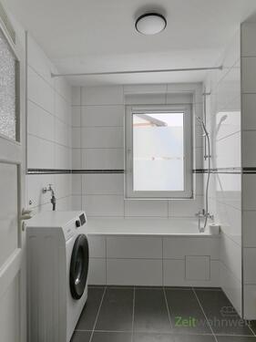 Wanne und Waschmaschine - 