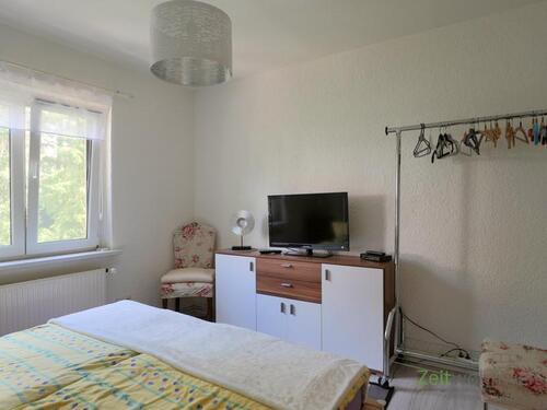 Kommode und TV - 