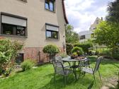 Esstisch vor dem Haus - 