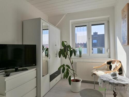 Blick ins vordere Schlafzimmer - Etagenwohnung mit 65,00 m&sup2; in Halle (Saale) zur Miete