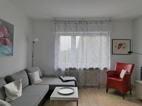 Blick ins Wohnzimmer - (EF1198_M) Kassel-Stadt: Oberzwehren, möblierte Wohnung mit Balkon und kleinem Esszimmer