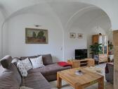 Ecksofa im Wohnzimmer - (EF1232_M) Dresden: Pirna, interessante möblierte Wohnung mit Gewölbedecken, Fußbodenheizung und Terrasse, WLAN
