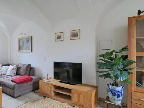 Blick zum TV - 2 Zimmer Etagenwohnung zur Miete in Pirna