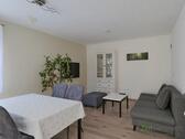 Blick ins Wohnzimmer - 
