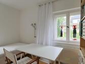Bett und Schreibtisch - 