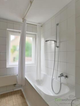 Wanne im Bad oben - 