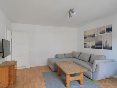 XL-Sofa und TV - 2 Zimmer Etagenwohnung zur Miete in Kassel