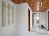 Garderobe im Eingangsbereich - 