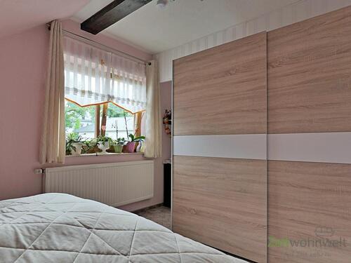 großer Kleiderschrank - 