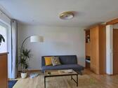 Blick zum Sofa - Etagenwohnung mit 50,00 m&sup2; in Erfurt zur Miete