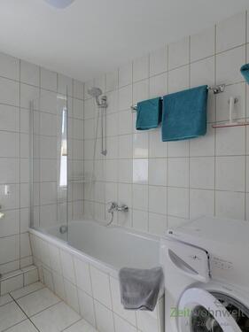 Wanne und Waschmaschine - 