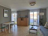 Blick ins Wohnzimmer - (EF0536_M) Erfurt: Ilversgehofen, neu möblierte 2-Zimmer-Wohnung mit Balkon in der Tiergartensiedlung
