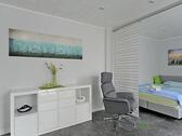 Sideboard und TV-Sessel - 1 Zimmer Etagenwohnung in Erfurt