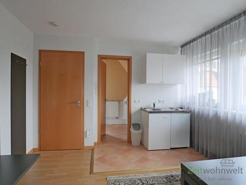 Blick zu Eingang und Küche - Etagenwohnung mit 30,50 m&sup2; in Kassel zur Miete