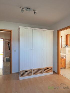 großer Kleiderschrank - 