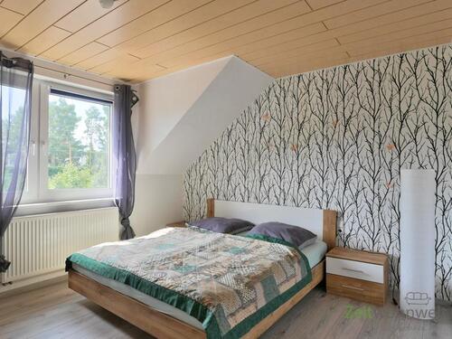 schönes Doppelbett - (EF1168_M) Magdeburg: Biederitz, große möblierte Wohnung mit Balkon in ruhiger Nebenstraße, WLAN inklusive