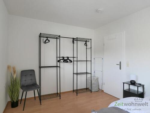 Kleiderregale im Schlafzimmer - 