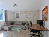 Eckcouch und Schreibtisch - 2 Zimmer Etagenwohnung in Erfurt