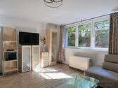 Blick zu Anbauwand und TV - Etagenwohnung mit 65,00 m&sup2; in Erfurt zur Miete