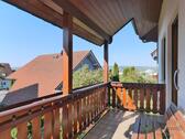 überdachter Balkon - (EF1380_M) Fulda: Hünfeld, möbliertes Nebengebäude mit sep. Eingang, Marmorböden, Fußbodenheizung, Balkon, Service