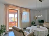 Blick zu Balkon und TV - 2 Zimmer Etagenwohnung zur Miete in Hünfeld
