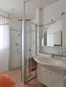 Bad mit bodentiefer Dusche - 