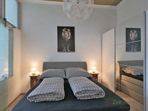 Blick ins Schlafzimmer - 