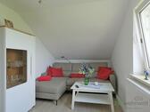 Ecksofa im Wohnbereich - 2 Zimmer Etagenwohnung zur Miete in Kassel