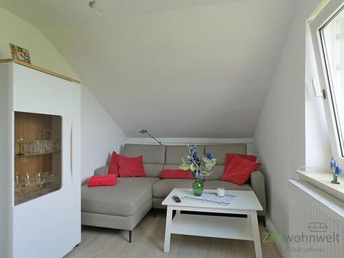 Ecksofa im Wohnbereich - 2 Zimmer Etagenwohnung zur Miete in Kassel