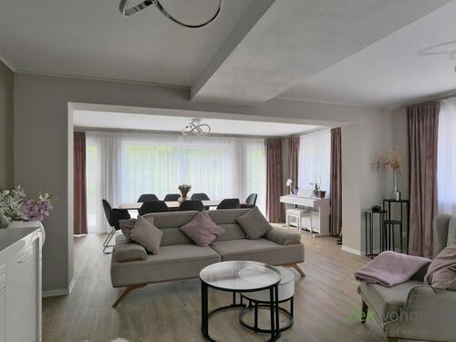 Blick ins Wohnzimmer - (EF1387_M) Jena: Bürgel, möbliertes Wohnhaus mit Balkon und Terrasse im OT Poxdorf, Grundreinigung inklusive
