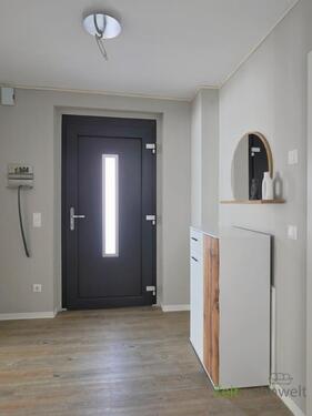 Blick zum Hauseingang - 