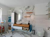 Waschtisch und WC - 