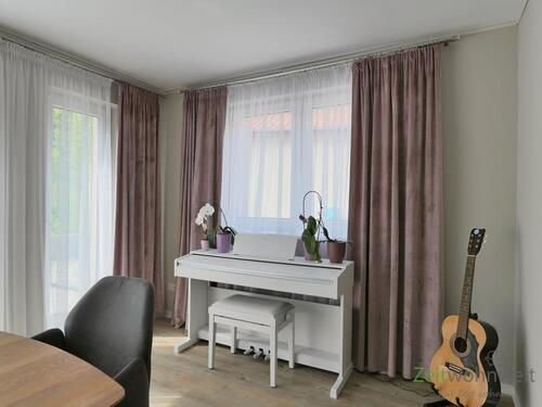 E-Piano im Wohnzimmer - 4 Zimmer Haus in Poxdorf