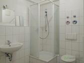 Bad mit Dusche - 