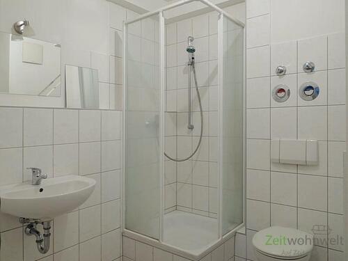 Bad mit Dusche - 
