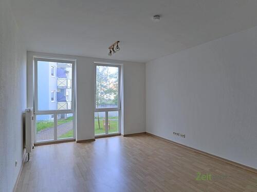 Blick ins Wohnzimmer - 2 Zimmer Etagenwohnung zur Miete in Meiningen