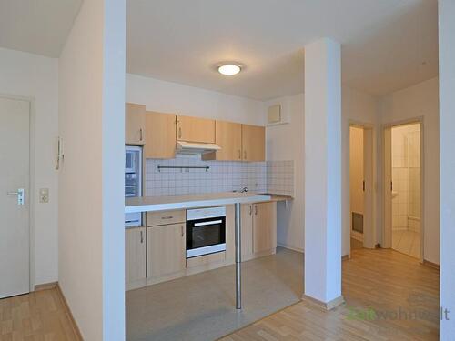 Einbauküche mit Tresen - (12536_98) MGN: kleine 2-Zimmer-Wohnung mit Laminatböden zum ruhigen Innenhof, EBK und Hausmeisterdienste inkl.