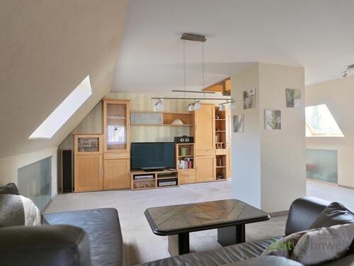 Blick zu Schrankwand uns TV - Haus mit 140,00 m² in Herbsleben zur Miete