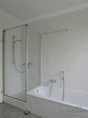 Dusche und Wanne - 