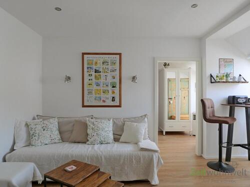 Blick zu Sofa und Schlafzimmer - Etagenwohnung mit 55,00 m² in Fulda zur Miete
