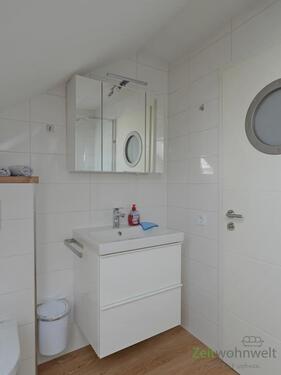 WC und Waschtisch - 